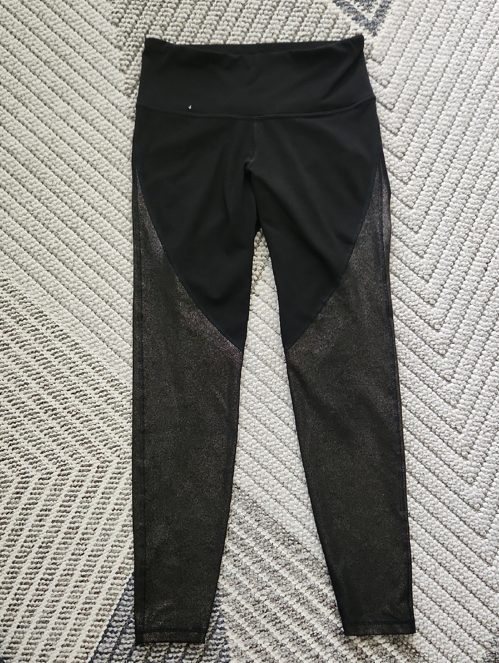 Old Navy Black Active High-Waist Leggings W. Gold Shimmer